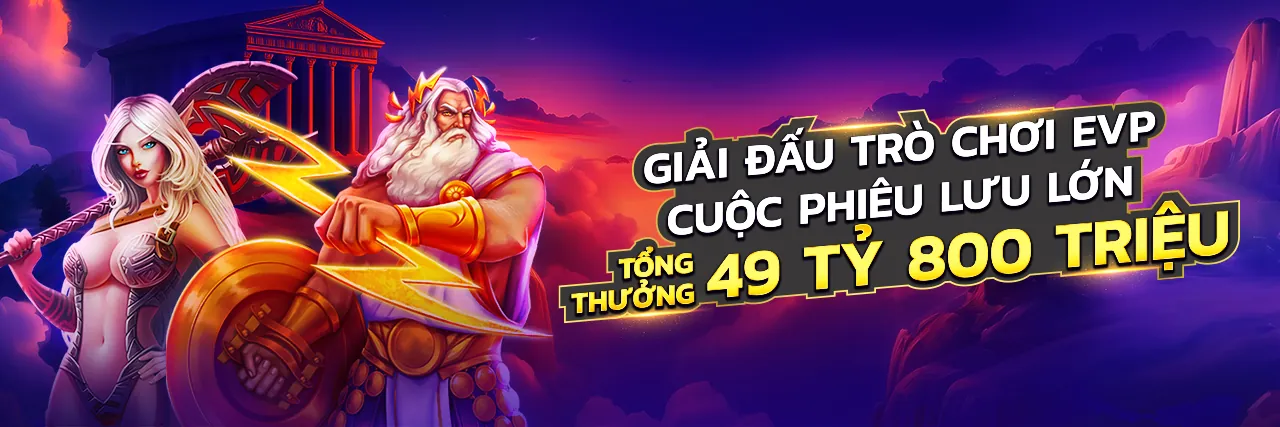 Người dùng vui vẻ chơi game okvip trên điện thoại